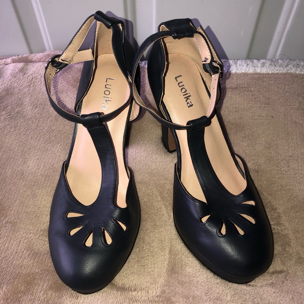 Luoika navy block heel T-strap heels size 7.5